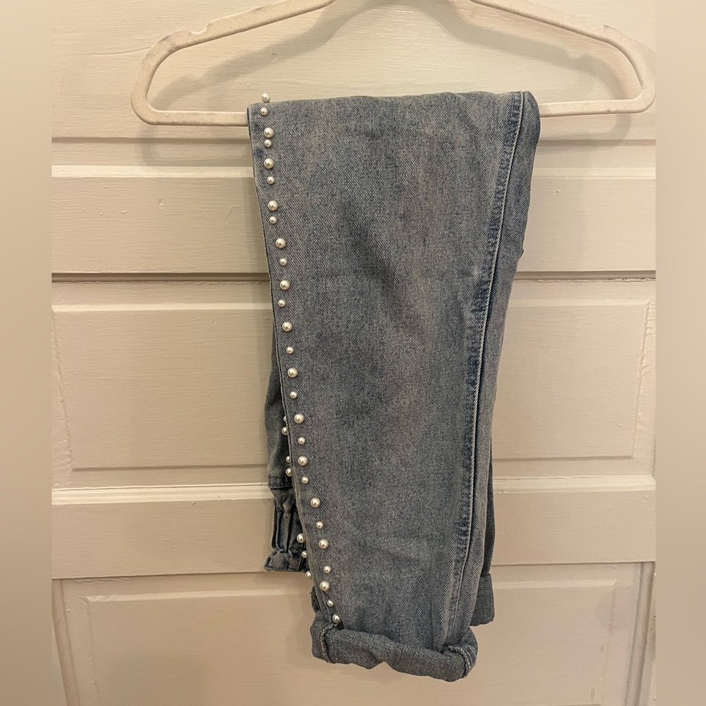 Pearl-studded mom jeans